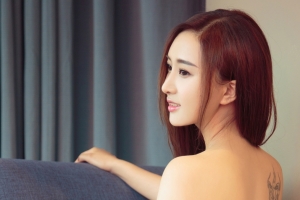 小甜心 美背美女4k壁纸