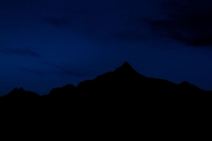 山脉 夜晚 天空 黑暗 4k壁纸 3840x2160