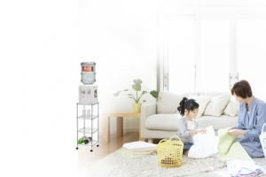 温馨家居母女背景