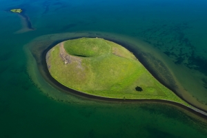 微软windows 10 海岸鸟瞰图4k风景壁纸3840x2160