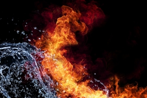 火焰与飞溅的水花