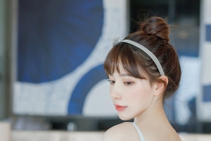 刘奕宁素颜 美腿 美背 美女侧身4k手机壁纸竖屏2160x3840