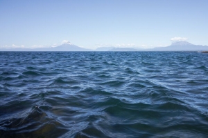 大海 海浪 山脉 地平线 极简主义 4k壁纸 3840x2160