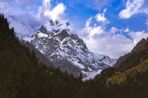 山 峰 雪 森林 树木 景观 4k壁纸 3840x2160