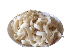 一碗生宽面条