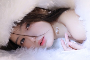 冬天 雪 干净 美女 帽子 4k手机壁纸