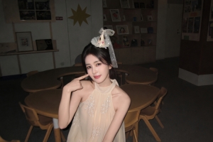 白鹿可爱生日照 4K平板壁纸 3840x2880高清免费下载