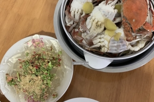 （随拍）在朋友家边看海边吃蟹