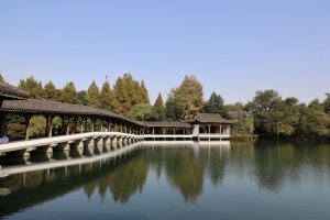 浴鹄湾的亭台楼阁