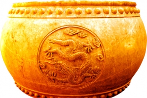 黄色龙纹传统大鼓