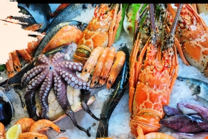 时尚简洁海鲜特惠美食海报