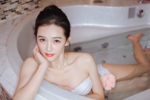 美女 浴缸 花 性感美女4K壁纸