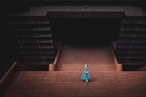 女孩 楼梯 建筑 建筑 鸟瞰 4k壁纸 3840x2160