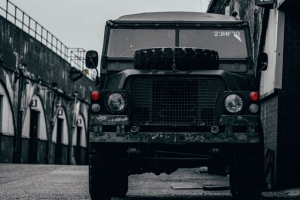 轿车 suv jeep 灰色 正面 4k壁纸 3840x2160