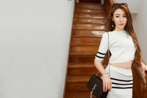 卷发美女Abby黎允婷3440x1440壁纸