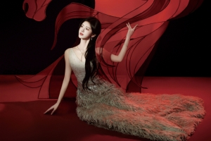 鞠婧祎长礼服漂亮裙子4k横屏高清壁纸3840x2400免费下载