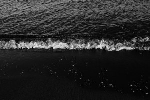 波浪 黑白 冲浪 泡沫 沙子 黑暗 水 海洋 4k壁纸 3840x2160