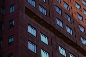 建筑 窗户 建筑 底部视图 棕色 4k壁纸 3840x2160