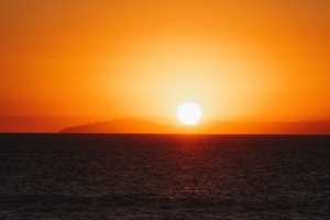 太阳 日落 大海 地平线 波浪 眩光 4k壁纸 3840x2160