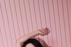 粉色裙子养眼美女杨幂4k手机壁纸竖屏