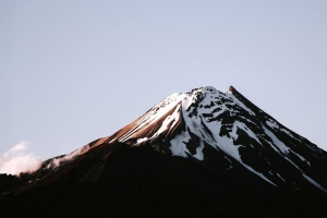 火山 峰 雪 浮雕 4k壁纸 3840x2160