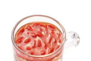 玻璃杯枸杞茶