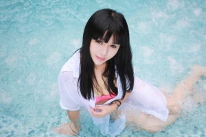 八宝icey 泳池 4K美女壁纸