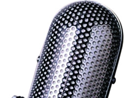 黑色金属话筒唱歌