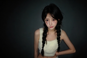 双马尾辫可爱美女暗黑背景4K高清壁纸3840x2160免费下载