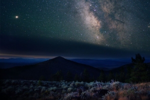 星云 山脉 星星 夜晚 星空 山丘 4k壁纸 3840x2160