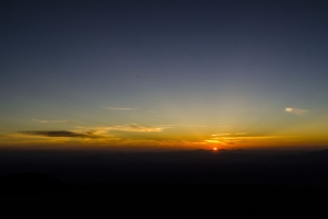 黎明 地平线 山脉 太阳 天空 黑暗 日出 4k壁纸 3840x2160