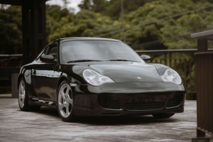 保时捷911 carrera 4s 保时捷 汽车 黑色 跑车 正面 4k壁纸 3840x2160