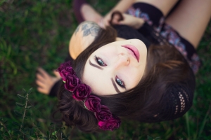 美女 花环 脸 眼睛 俯视摄影 4K美女壁纸