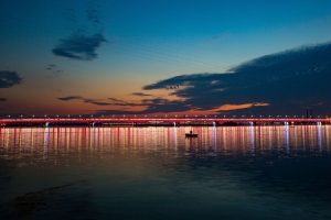 夜城 桥 船 海 4k壁纸 3840x2160