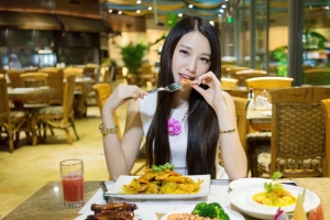 刘奕宁Lynn 美食 4k美女壁纸