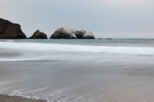 林岬角的海边日落3840x2160风景壁纸
