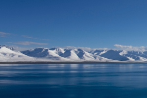 纳木错湖风景5120x1440超高清双屏壁纸免费下载