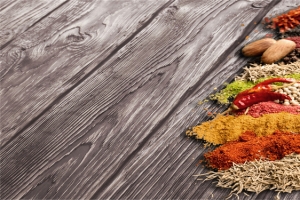 木板上的一堆香料海报