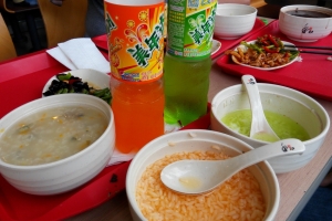 随拍（公司做工程，中午吃的黑暗料理，美年达七喜泡饭！怀念！）