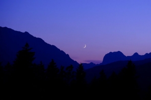 夜晚 月亮 山脉 剪影 天空 4k壁纸 3840x2160