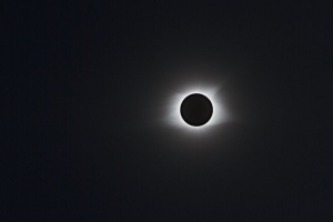 日食 太阳 光晕 阴影 深色 4k壁纸 3840x2160