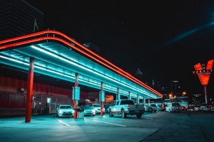 汽车 停车 背光 霓虹灯 夜间 4k壁纸 3840x2160