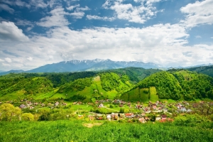 山 山峦 村庄 护眼4K壁纸