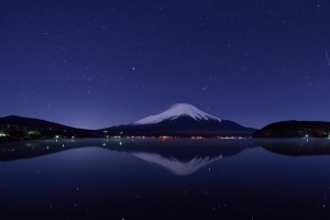 双子座流星和富士山 山中湖4k风景壁纸
