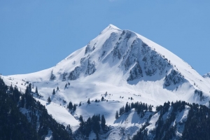 山脉 树木 景观 斜坡 雪 4k壁纸 3840x2160