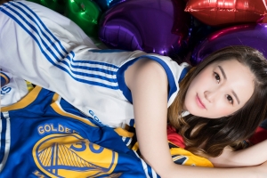 运动装可爱美女杨暖3840x2160壁纸