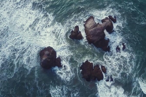 波澜壮阔的海面