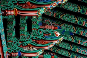 中国风绿红色房顶