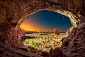 岩石天空黄色光效高清摄影合成