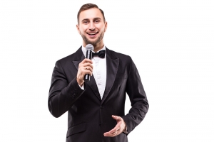 手持话筒人物抠像高清PNG透明及PSD设计素材免费下载